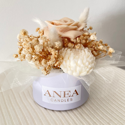 Decorative candle with flowers and 'ANEA CANDLES' label on a light background. CREAM WAX MELT FLOWER MINI BOUQUET