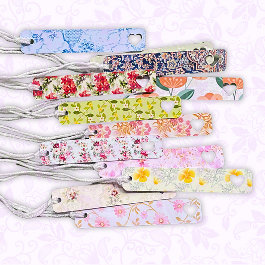 Set of floral-patterned bracelets on a light background. FLORAL SLIM GIFT TAG SET 2