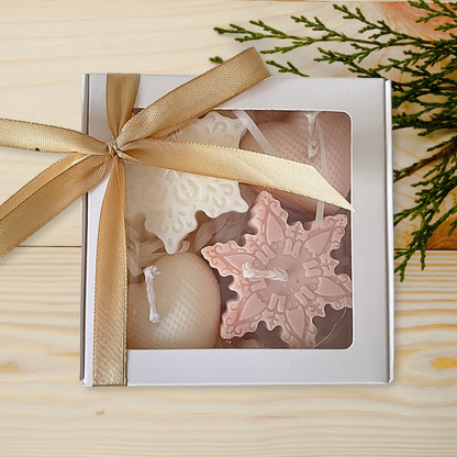 Gift set with starfish and shell-shaped soaps in a box with a gold ribbon on a wooden surface. CHRISTMAS ORNAMENTS CANDLE GIFT BOX