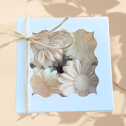 Gift box with floral design on a light blue background. DAISY FRAGRANCED WAX MELTS BOX