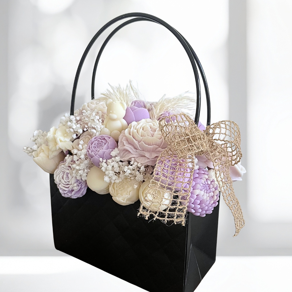 SAVAGE LILAC FRAGRANCED CANDLE FLOWER BAG LONDON